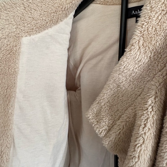 Aakaa Women's Cream Teddy Jacket - Picture 7 of 9